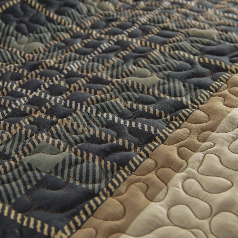 Donna Sharp Twin Quilt - Bear Walk Plaid Lodge Quilt with Bear Pattern - Machine Washable - Image 4